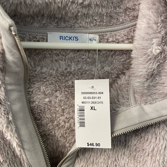 NWT 1/4 Zip Pullover - Picture 2 of 3